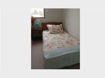 CompartoDepto CL - Arriendo dormitorio amoblado a Srta estudiante en Las Rastras, a pasos de UCM, INACAP, Medicina UTAL, Talca - CH$200.000 por mes