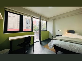 CompartoDepto CL - Pieza 13m² con balcón y baño compartido - Casa Latorre República, Santiago - CH$410.000 por mes