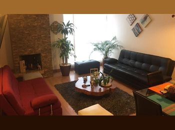 CompartoApto CO - Habitación amoblada para mujer con baño privado en zona exclusiva del norte Bogotá, Bogotá - COP$ 1.100.000 por mes