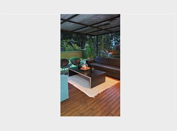 CompartoApto CO - Habitación amplia en el Poblado amueblada con baño privado, Medellín - COP$ 1.900.000 por mes