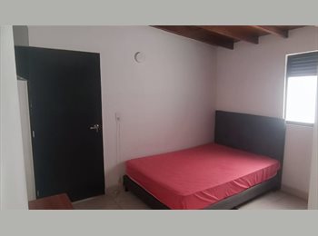 CompartoApto CO - Habitación disponible para mujer en barrio la castellana (Laureles). Servicios, wifi, $1.500.000, Medellín - COP$ 1.500.000 por mes