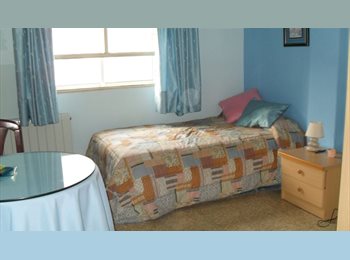 Roomgo ES - HABITACION Y BAÑO. MUJER  GASTOS INCLUIDOS, Valladolid - 360 € por mes