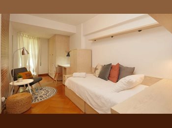 Roomgo ES - ¡Enorme y Luminosa Habitación con Terraza en Dúplex con Sala de Cine! RH2-R3, Barcelona - 940 € por mes