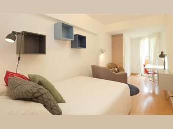 Roomgo ES - ¡Enorme y Luminosa Habitación con Terraza en Dúplex! RH1-R1, Barcelona - 940 € por mes