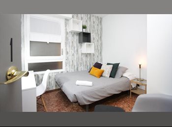 Roomgo ES - ¡Habitación en el centro de Barcelona con servicio de limpieza en las zonas comunes incluido! RH3-R1, Eixample - 880 € por mes