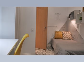 Roomgo ES - RH19-R2 Piso grande con terraza en el barrio de Graci, Gràcia - 940 € por mes