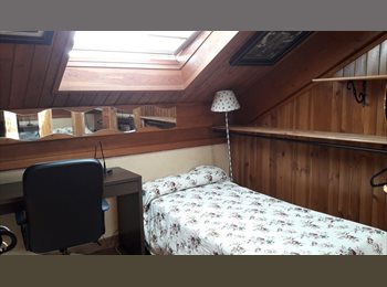 Roomgo ES - habitación 4 abuhardillada con baño compartido, Valladolid - 525 € por mes