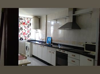 Roomgo ES - Piso amplio y luminoso, ideal para compartir, Malaga - 300 € por mes