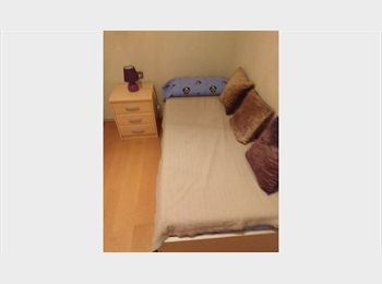 Roomgo ES - ¡AMBIENTE TRANQUILO  - HOGAR CON !, Sant Andreu - 500 € por mes