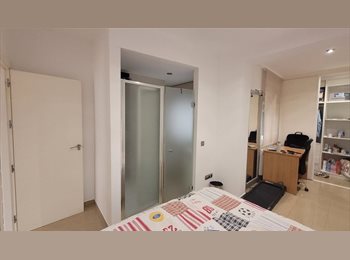 Roomgo ES - Habitación grande en el centro de Granada, Granada - 317 € por mes