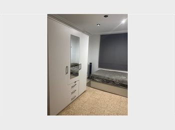 Roomgo ES - Habitación privada cerca de la ciudad de las ciencias, Valencia - 400 € por mes