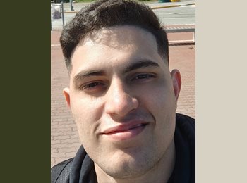 Roomgo ES - Axel - 26 - España