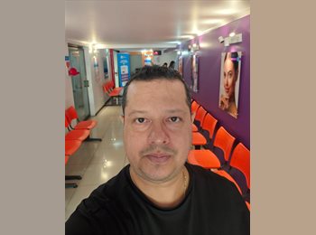 Roomgo ES - Cesar Eduardo - 48 - Sevilla