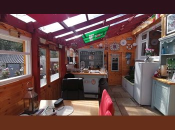 Roomgo IE - Cosy  room overlooking sunny South facing rear garden near N 11, Cabinteely., Dublin - €870 pcm