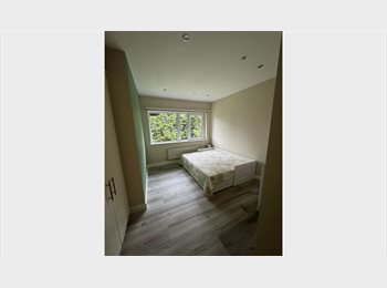 Roomgo IE - Female Single Room + Bathroom, Dublin - €1,000 pcm