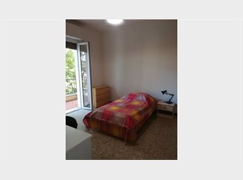 Roomgo IT - Affittasi 1 stanza a studentessa o lavoratrice referenziata, Brescia - 390 € al mese