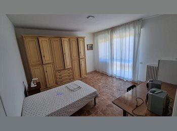 Roomgo IT - Affitto camera singola di 24mq. Firenze zona Isolotto, Firenze - 410 € al mese