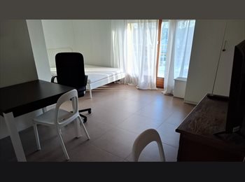 Appartager LU - cloche d'or/howald :independant room with bathroom and kitchen, Luxembourg Ville - 1.200 € / Mois