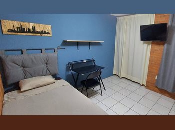 Roomgo MX - Cuarto amueblado (cerca de Puerto Interior/IPN/UNAM), León - MX$2,925 por mes