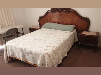 Roomgo MX - Se renta habitación con baño propio, para mujer estudiante de Medicina de la UAG, Zapopan - MX$6,000 por mes