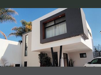 Roomgo MX - Habitación cómoda en fraccionamiento exclusivo, con baño propio y tv, Puebla - MX$5,300 por mes