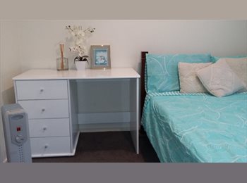 Roomgo NZ - Double Bedroom with shared bathroom, Auckland - $300 pw