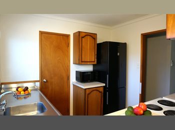 Roomgo NZ - Double bedroom - Waterview, Auckland - $205 pw