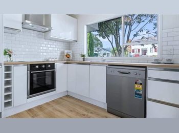 Roomgo NZ - Room to Rent in Mt Albert - Close to UniTec and City! $250 + $40 expenses, Auckland - $230 pw