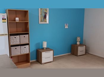 Roomgo NZ - Furnished independent self contained flat, Auckland - $300 pw