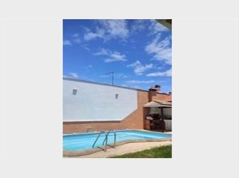 Roomgo PT - Quartos em moradia com piscina, Lisboa - 500 € Por mês