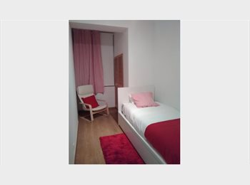Roomgo PT - Quarto para estudantes junto à Avenida do Brasil, Lisboa - 400 € Por mês