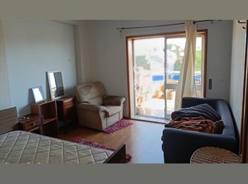 Roomgo PT - quarto com terraço, em frente ao jardim, Porto - 450 € Por mês