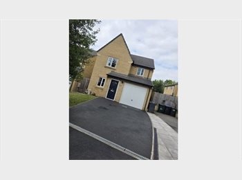 Roomgo UK - Newly Refurbished High Quality Shared House, Crossley Hall - £650 pcm