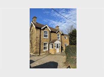 Roomgo UK - NEWLY REFURBISHED SINGLE OR DOUBLE ROOMS FROM £700/800 (SINGLE) - £900 (DOUBLE) PCM INC all bills, Iver - £700 pcm