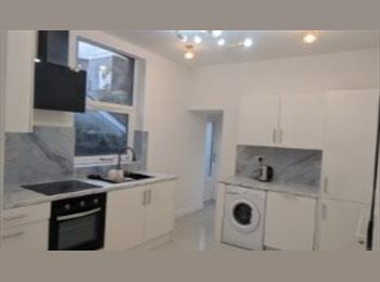 Roomgo UK - Newly decorated rooms, Pontypridd - £750 pcm