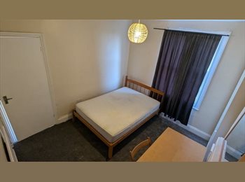 Roomgo UK - DOUBLE BEDROOM IN HOUSE SHARE IN NORTHCOTE RD AREA OF BATTERSEA, Battersea - £850 pcm