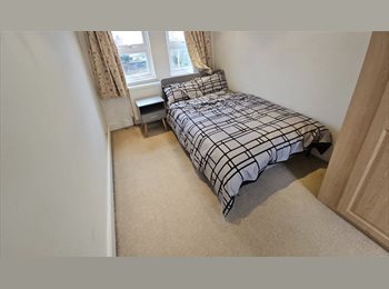 Roomgo UK - En-suite double room, Motspur Park - £990 pcm