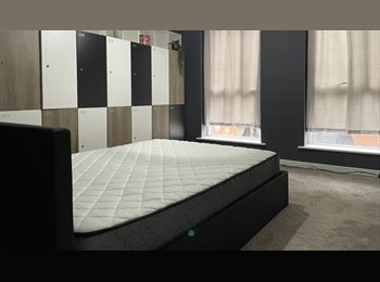 Roomgo UK - Spacious Furnished Room for Rent – Great Location!, South Hornchurch - £800 pcm