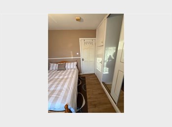 Roomgo UK - Large Double Room, Cinderhill - £400 pcm