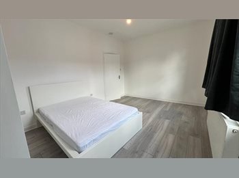 Roomgo UK - ⭐ Spacious Master Bedroom in Friendly Mitcham House Share | Great Transport Links | Garden, Tooting - £825 pcm