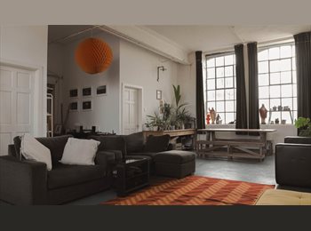 Roomgo UK - Large Double Room In Big Warehouse Converted Flat, Monken Hadley - £950 pcm