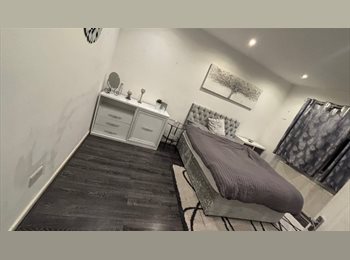 Roomgo UK - Large double room, Edmonton - £800 pcm