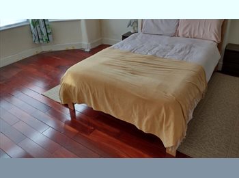 Roomgo UK -  Spacious Double Bedroom in Modern Renovated Home – Streatham , Norbury - £885 pcm