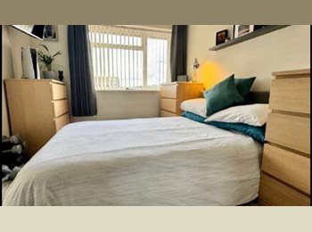 Roomgo UK - Room to rent in a cosy flat in Swanage, Poole - £495 pcm