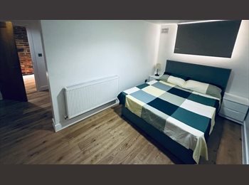 Roomgo UK - Room in a Shared Flat, Woolwich, SE18, Woolwich - £900 pcm
