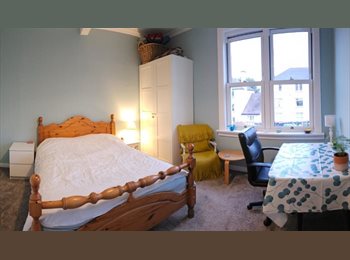 Roomgo UK - Double Room Available in bright spacious flat, Craigmillar - £650 pcm