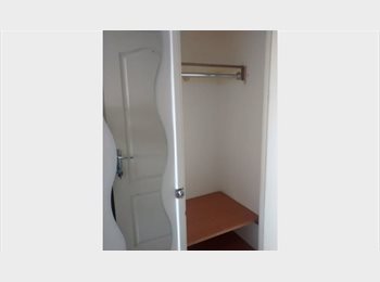 Roomgo UK - Camberwell. For a single woman to share with another woman,, Camberwell - £450 pcm