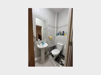 Roomgo UK - Large double en-suite room in Aldgate East Zone 1, Whitechapel - £1,189 pcm