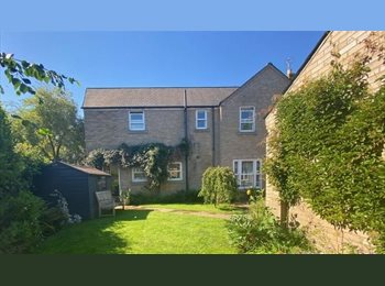 Roomgo UK - Bright furnished double room in professional home., Petersfield - £850 pcm