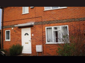 Roomgo UK - Room to Rent in a two bedroom house, Reading - £625 pcm